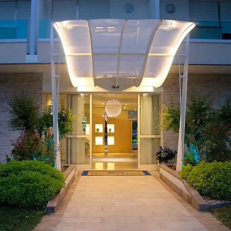 מלון Hiki 3 Superior 3*